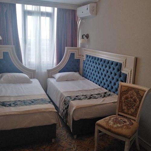 Camera dubla twin fara balcon (baie cu dus) cu 2 sezlonguri incluse la plaja