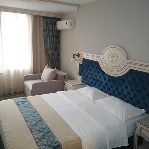 Camera dubla matrimoniala fara balcon cu fotoliu extensibil, cu 2 sezlonguri incluse la plaja