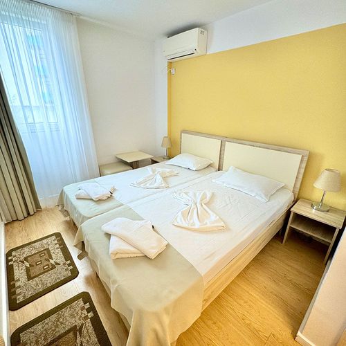 Camera dubla fara balcon cu sezlonguri incluse