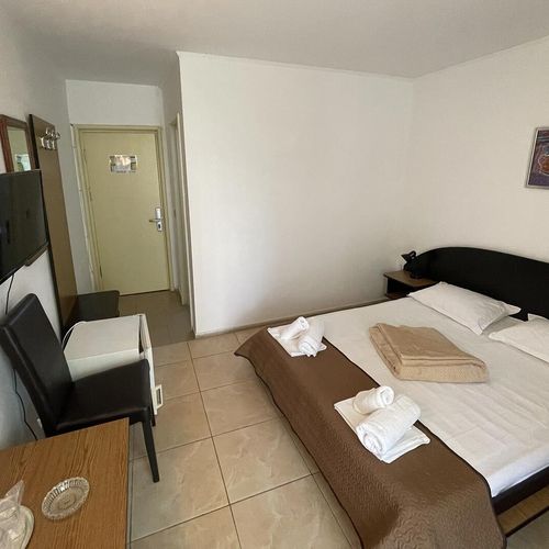 Camera dubla la etaj cu 2 sezlonguri incluse