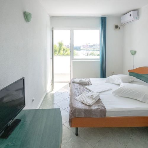 Camera dubla cu balcon, cu vedere spre lac*