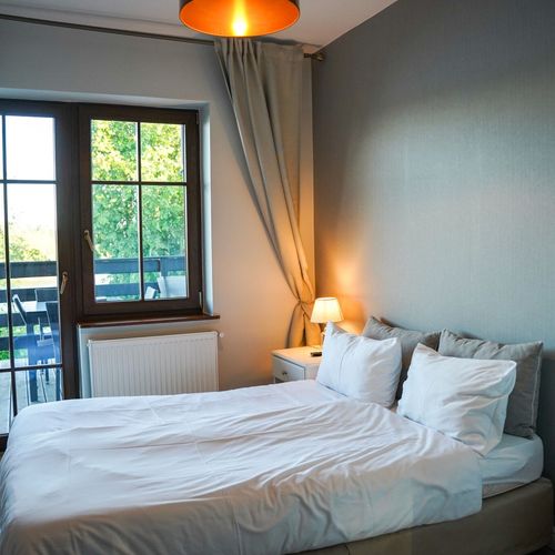 Apartament 6-osobowy z własną kuchnią z widokiem na jezioro z 3 pomieszczeniami sypialnianymi