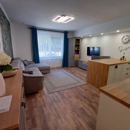 Apartament cu cadă cu terasă pentru 4 pers. (se inchirieaza doar integral)