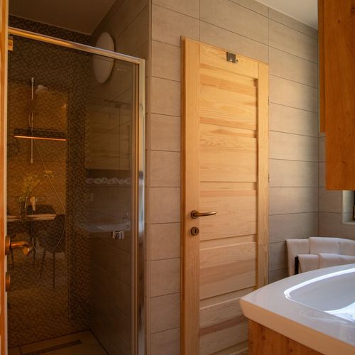 Apartament premium întreaga unitate cu 2 camere pentru 6 pers.