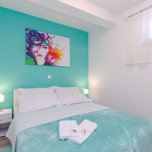 Casă de vacanță cu grădină cu vedere spre mare pentru 8 pers. (se inchirieaza doar integral) (se poate solicita pat suplimentar)