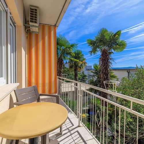 Apartament la etaj cu balcon cu 2 camere pentru 5 pers.