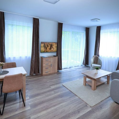 Apartament superior cu bucătărie proprie cu 2 camere pentru 4 pers.