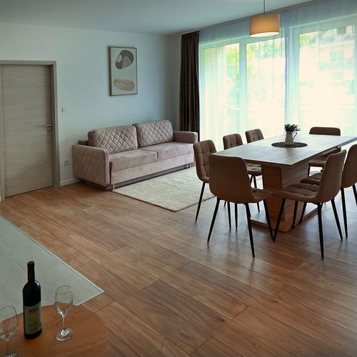 Apartament deluxe cu vedere spre grădină cu 3 camere pentru 7 pers.
