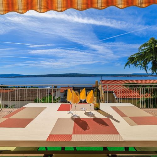 Apartament cu balcon cu vedere spre mare cu 2 camere pentru 5 pers.