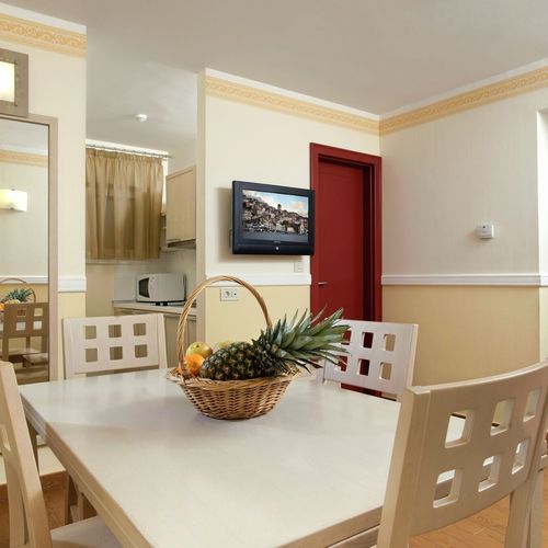 Apartament cu balcon cu aer condiționat cu 2 camere pentru 3 pers.