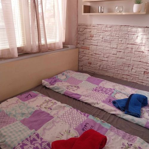 Casă de vară familial(ă) cu vedere spre râu pentru 2 pers. (se inchirieaza doar integral) (se poate solicita pat suplimentar)