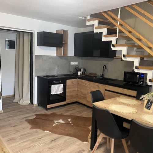 Apartament la demisol la etaj cu 2 camere pentru 4 pers.