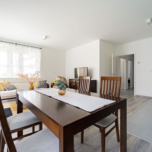Apartament la etaj cu balcon cu 2 camere pentru 4 pers.