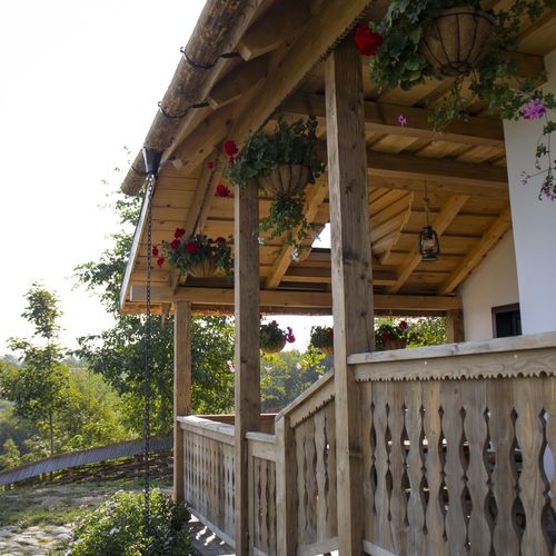 Casa rustică întreaga unitate cu vedere spre oraș pentru 4 pers. (se inchirieaza doar integral)