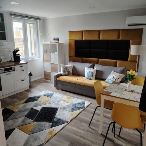 Apartament cu aer condiționat cu terasă pentru 4 pers. (se inchirieaza doar integral)