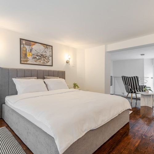Apartament deluxe grand cu 2 camere pentru 4 pers.