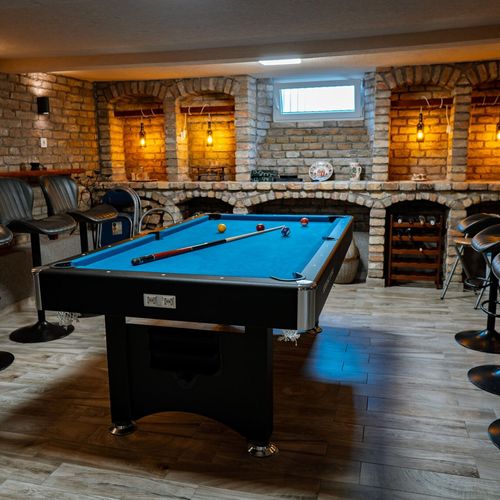 House (jako celek) pro 25 os. na přízemí celý Dům