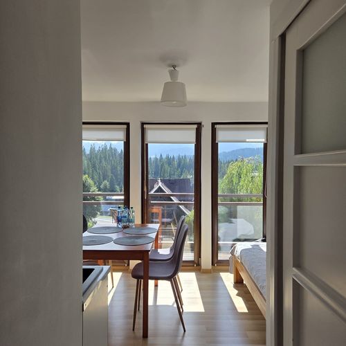 Pokój 4-osobowy z balkonem z widokiem na góry