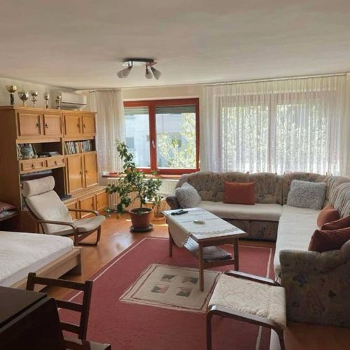 Apartman pro 5 os. se 2 ložnicemi s výhledem do dvora na poschodí