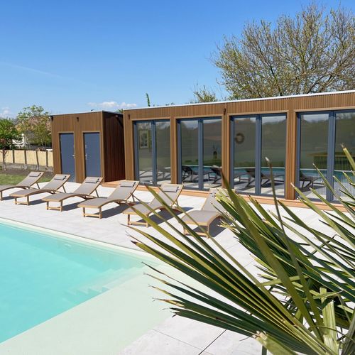 Apartament design lângă piscină cu 2 camere pentru 4 pers. (se poate solicita pat suplimentar)