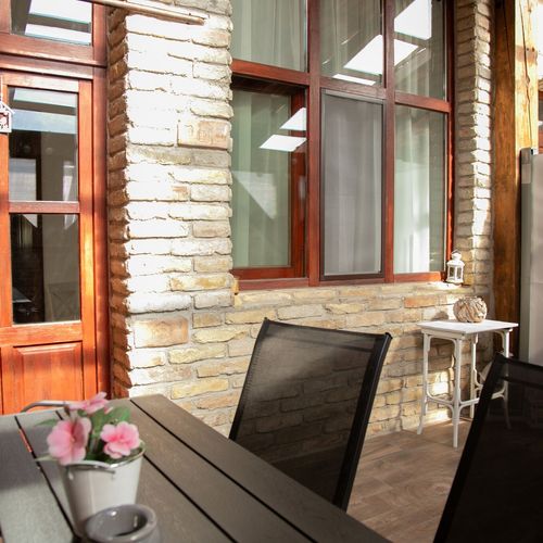 Apartament cu aer condiționat cu terasă cu 2 camere pentru 6 pers.