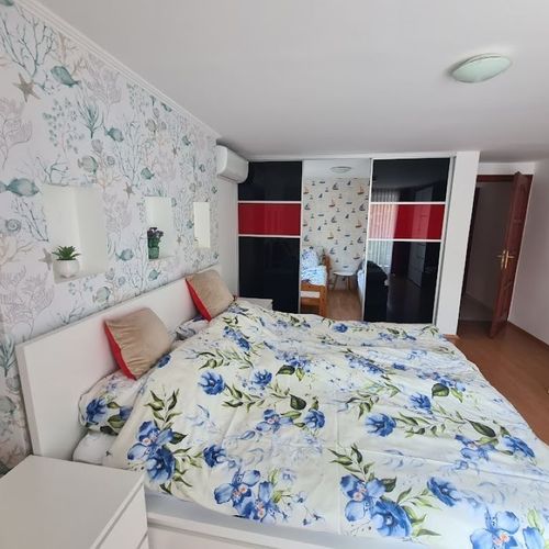 Apartament la etaj pentru 4 pers. (se inchirieaza doar integral)