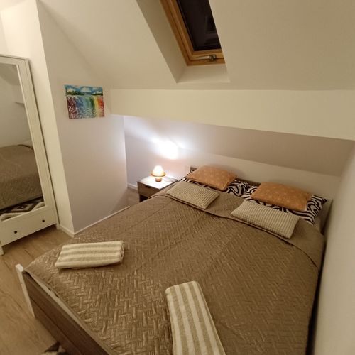 Apartament maisonetă cu 1 camera pentru 2 pers. (se poate solicita pat suplimentar)