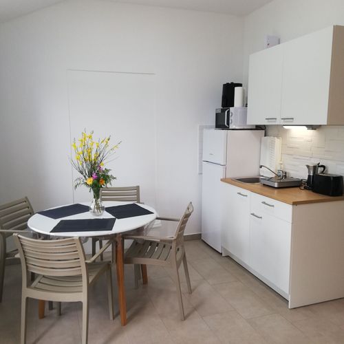 Apartament standard cu vedere spre mare cu 2 camere pentru 4 pers.