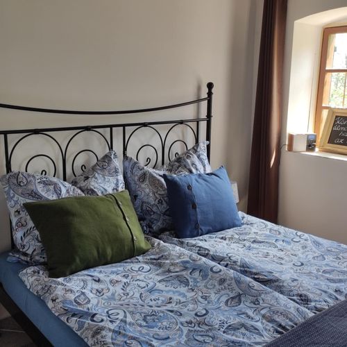 Casa rustică întreaga unitate cu vedere spre pădure pentru 4 pers. (se inchirieaza doar integral)