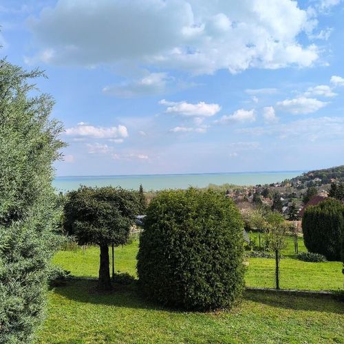 Întreaga unitate întreaga unitate cu vedere spre lac pentru 6 pers. (se inchirieaza doar integral)