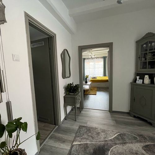 Apartament la parter întreaga unitate cu 2 camere pentru 6 pers.