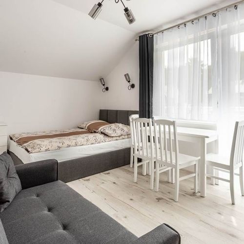 Pokój 4-osobowy na piętrze z aneksem kuchennym
