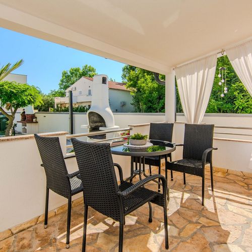 Apartament standard la parter cu 2 camere pentru 3 pers.