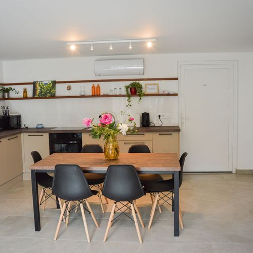 Apartament confort la parter cu 2 camere pentru 4 pers.