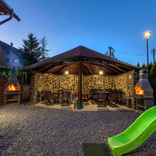 Apartament la etaj cu vedere spre munte cu 2 camere pentru 5 pers.