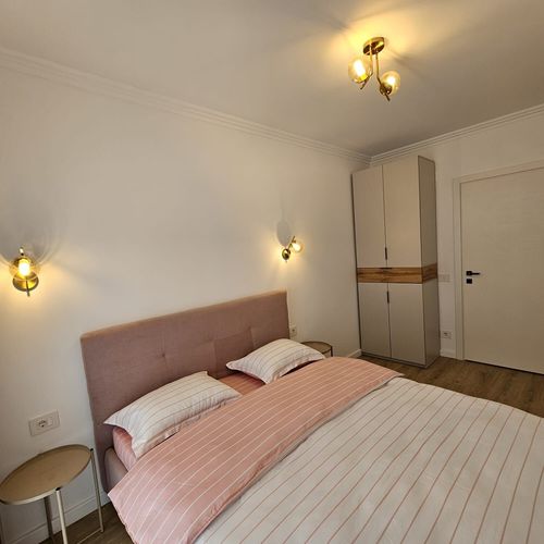 Apartament deluxe la etaj pentru 6 pers. (se inchirieaza doar integral)