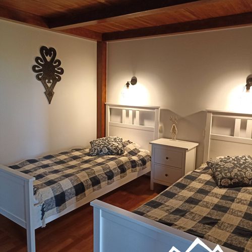 Apartament 6-osobowy na parterze z antresolą z 2 pomieszczeniami sypialnianymi