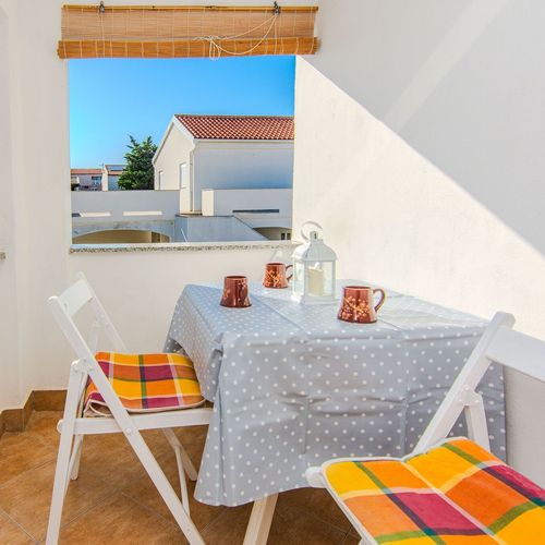Apartament standard la etaj cu 2 camere pentru 4 pers.