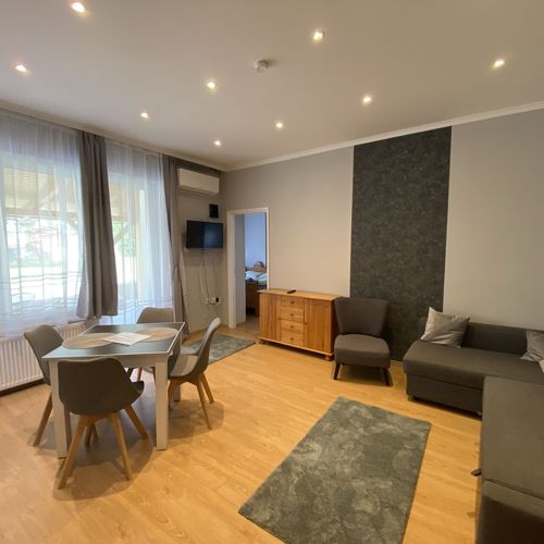 Apartament cu aer condiționat cu vedere spre grădină cu 1 camera pentru 2 pers. (se poate solicita pat suplimentar)