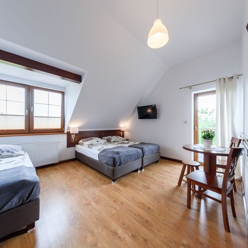 Pokój 3-osobowy na piętrze ze wspólnym aneksem kuchennym