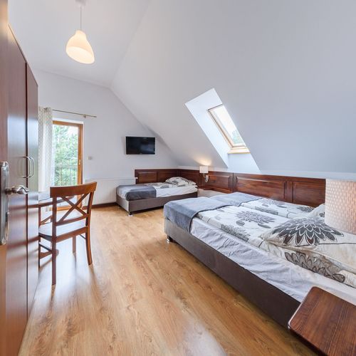 Pokój 3-osobowy na piętrze ze wspólnym aneksem kuchennym