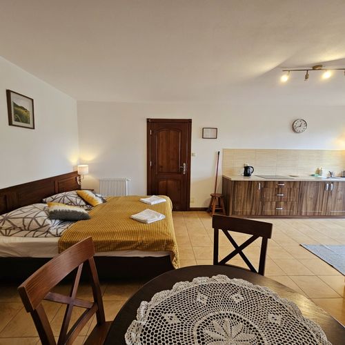 Apartament 4-osobowy na parterze z aneksem kuchennym z 1 pomieszczeniem sypialnianym