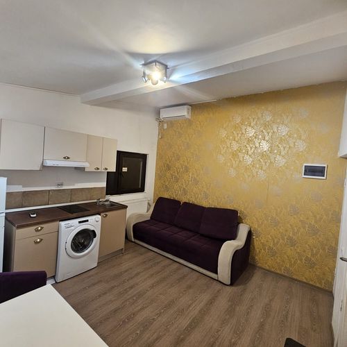 Apartament mansardă cu vedere spre curte cu 2 camere pentru 4 pers.