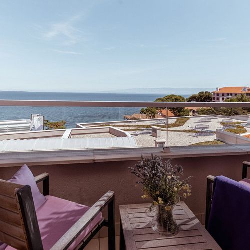 Camera twin cu balcon cu vedere spre mare