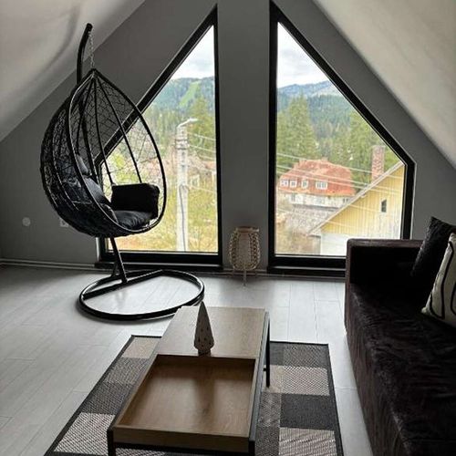 Casă de vacanță întreaga unitate cu vedere spre munte pentru 12 pers. (se inchirieaza doar integral)