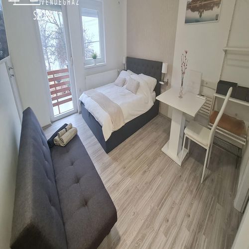 Camera dubla cu bucătărie proprie cu vedere spre râu