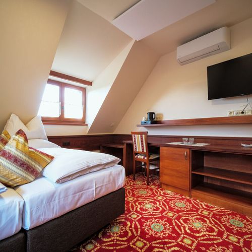Deluxe Rodinný Pokoj s manželskou postelí (s možností přistýlky)