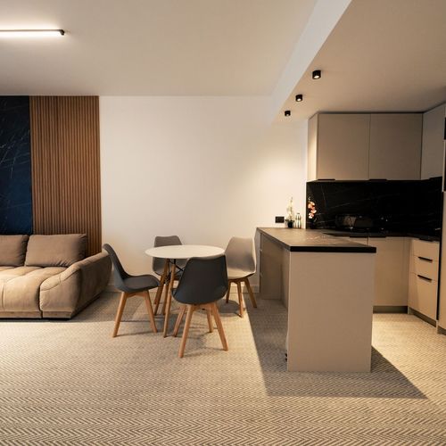 Apartament cu vedere spre lac cu 2 camere pentru 4 pers.