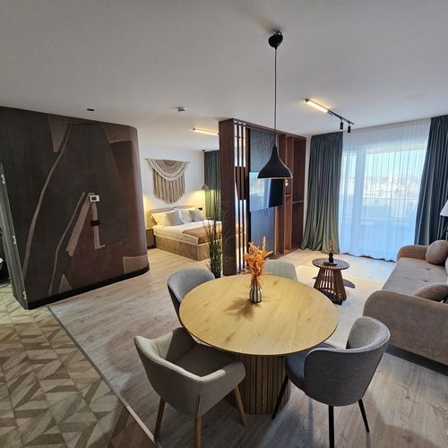 Apartament superior cu vedere spre mare cu 2 camere pentru 4 pers.