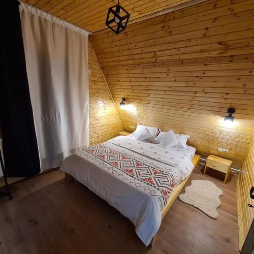 Casă de vacanță cu vedere spre pădure cu vedere spre munte pentru 8 pers. (se inchirieaza doar integral)